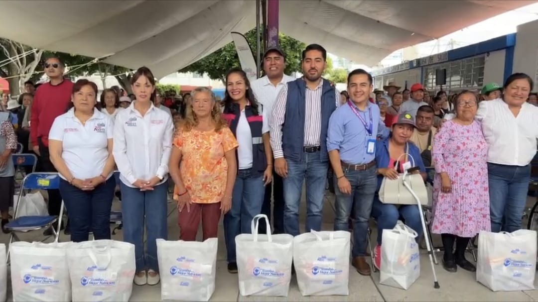 Entrega Guadalupe Cuautle más de 450 apoyos alimentarios a familias de la cabecera municipal
