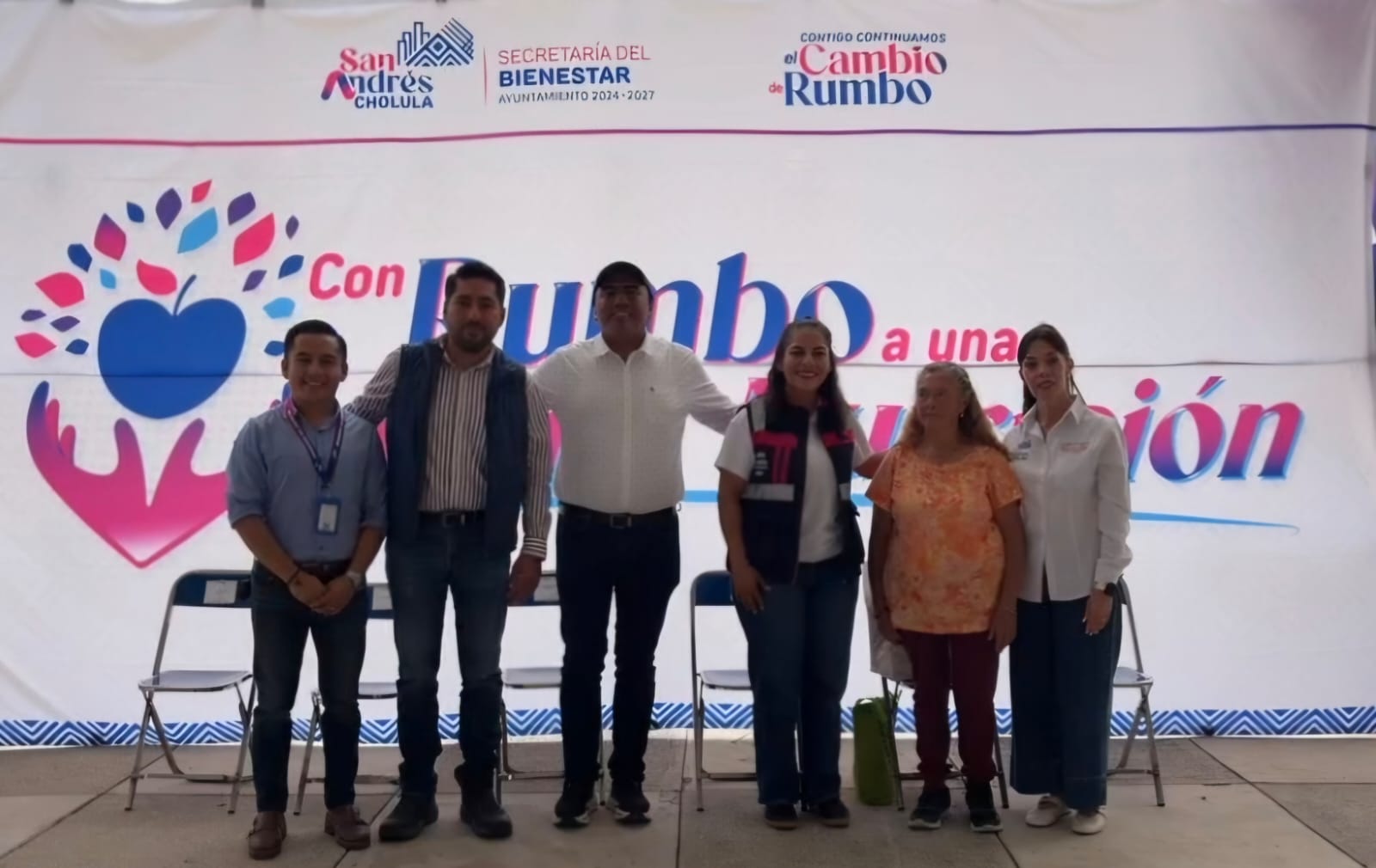 Entrega Guadalupe Cuautle más de 450 apoyos alimentarios a familias de la cabecera municipal