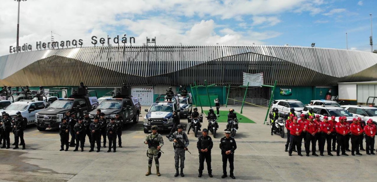 Elementos de seguridad durante el arranque del Operativo Vacaciones Seguras en Puebla.