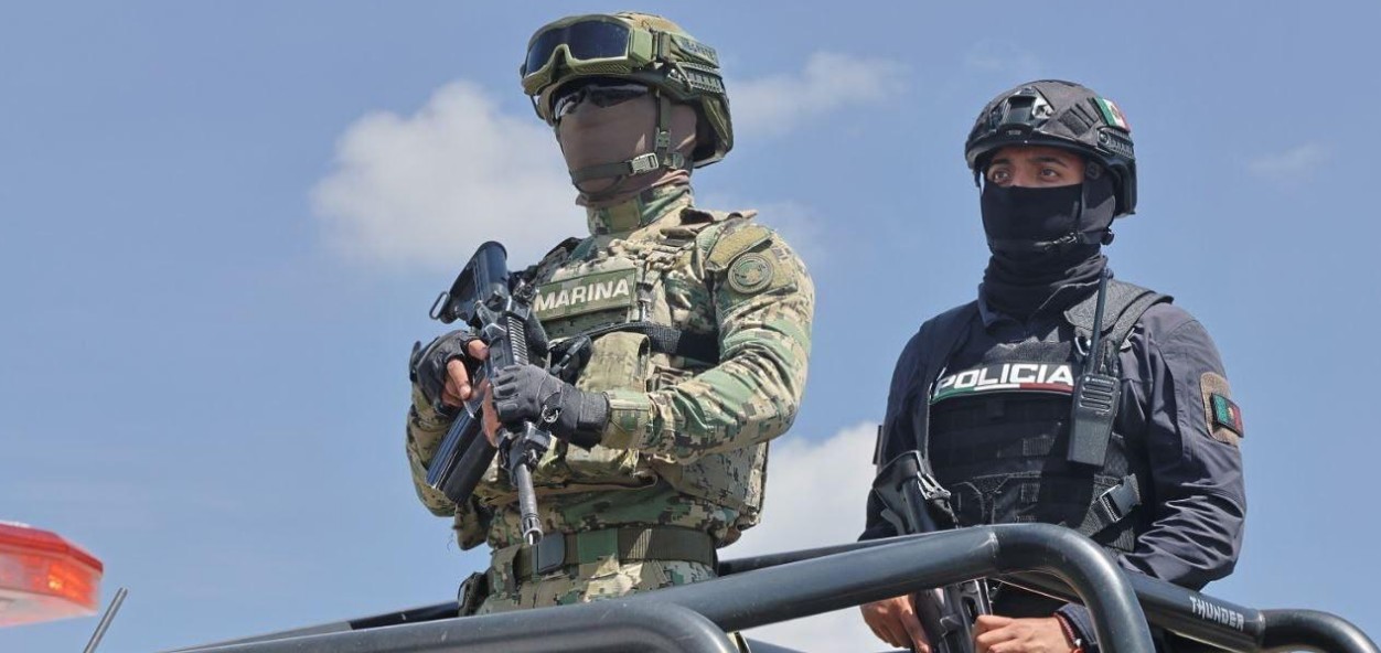 Elementos de Marina y Seguridad Pública en operativo en Puebla.