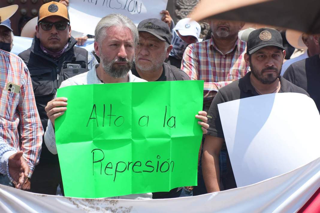 Agricultores durante una protesta en carretera de Tlaxcala