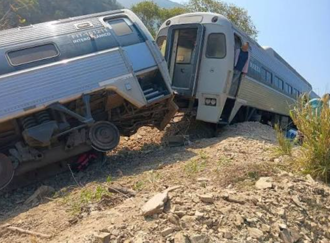 Vagones dañados del Tren Interoceánico tras el incidente.