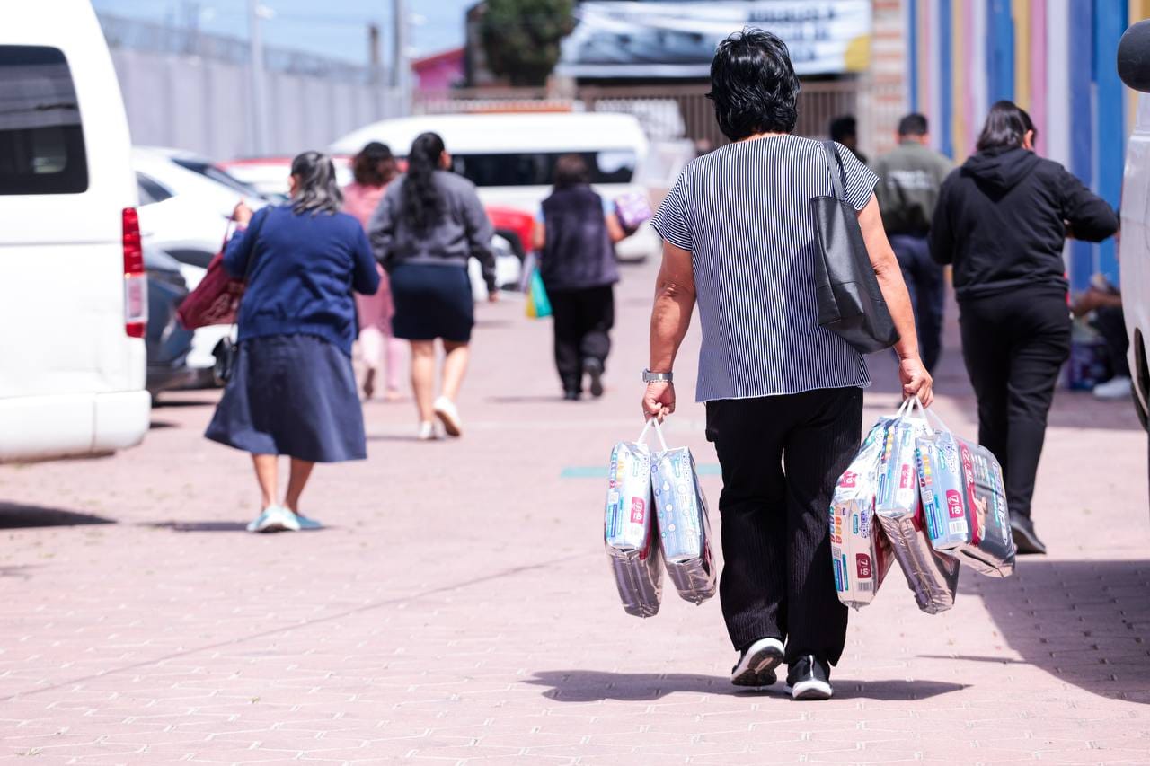 Continúa Lupita Cuautle impulsando el bienestar de familias sanandreseñas con entrega de medicamentos y apoyos funcionales