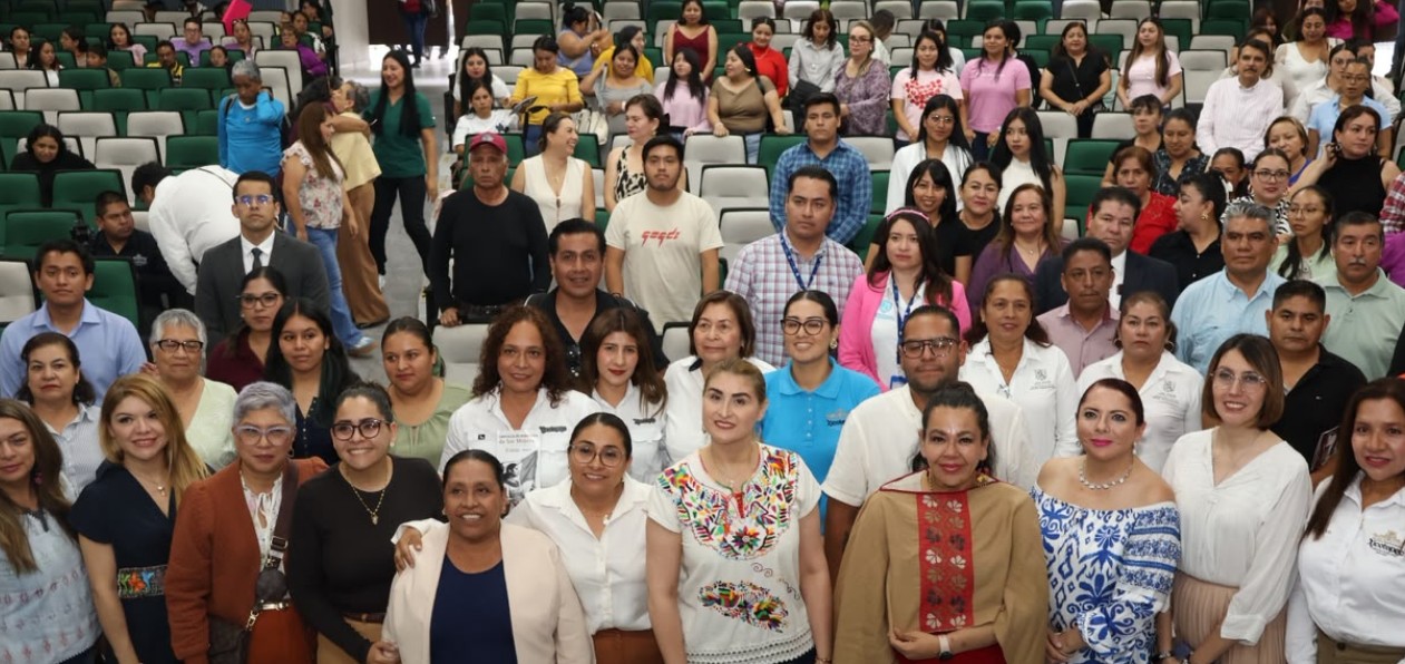 Autoridades durante el Foro Regional del Observatorio de Participación Política de las Mujeres en Xicotepec.