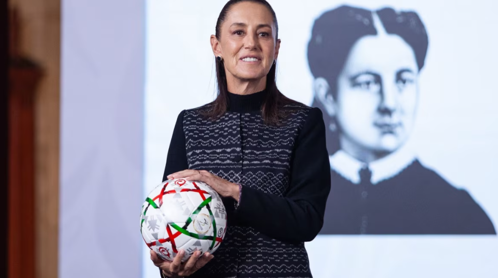 Claudia Sheinbaum hablando sobre su viaje a la final del Mundial 2026.