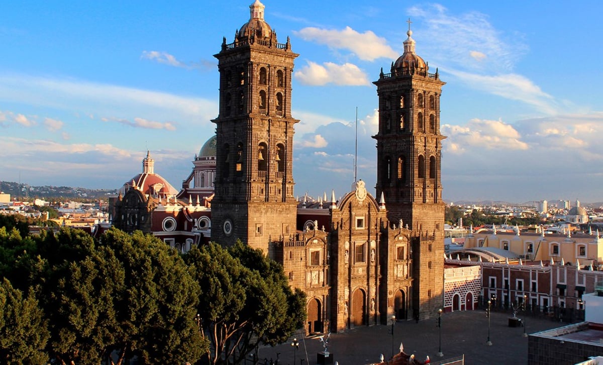 Cielo parcialmente nublado sobre la Ciudad de Puebla.