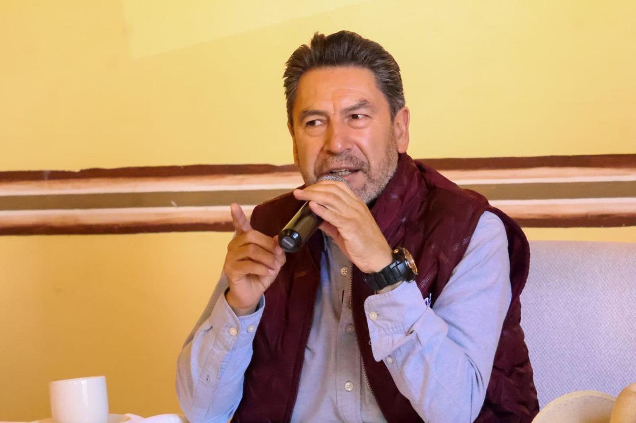 Ray Vázquez arremete contra nombramientos en la SEPE y exige piso parejo en Morena
