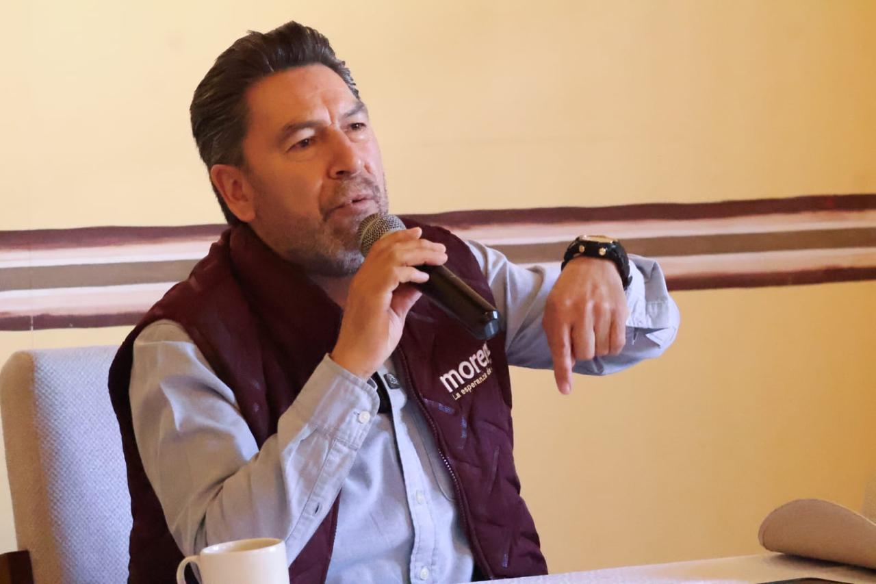 Ray Vázquez arremete contra nombramientos en la SEPE y exige piso parejo en Morena