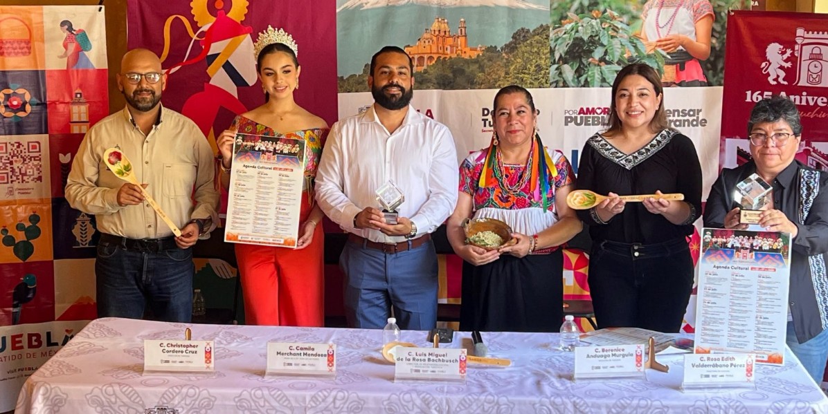Centro histórico de Huauchinango durante las celebraciones por su aniversario.