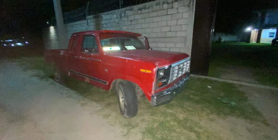 Vecinos y autoridades durante investigación por agresión en Cuaxomulco