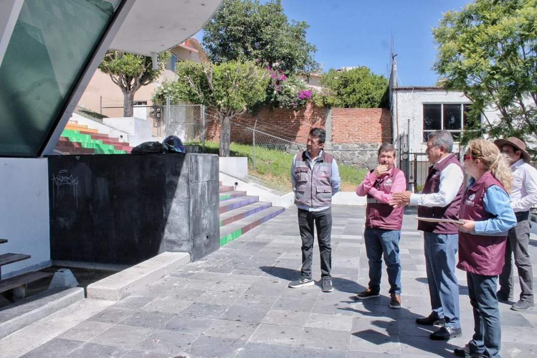 Recorrido de autoridades en las Escalinatas de los Héroes de Tlaxcala.