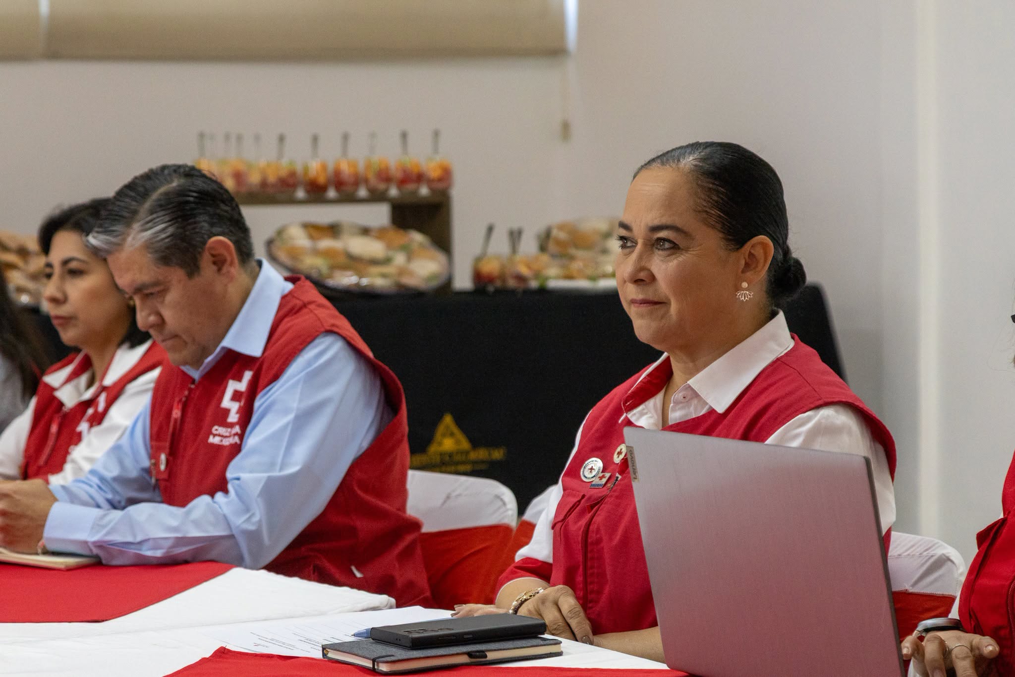 Delegada de la Cruz Roja Tlaxcala durante una campaña preventiva.
