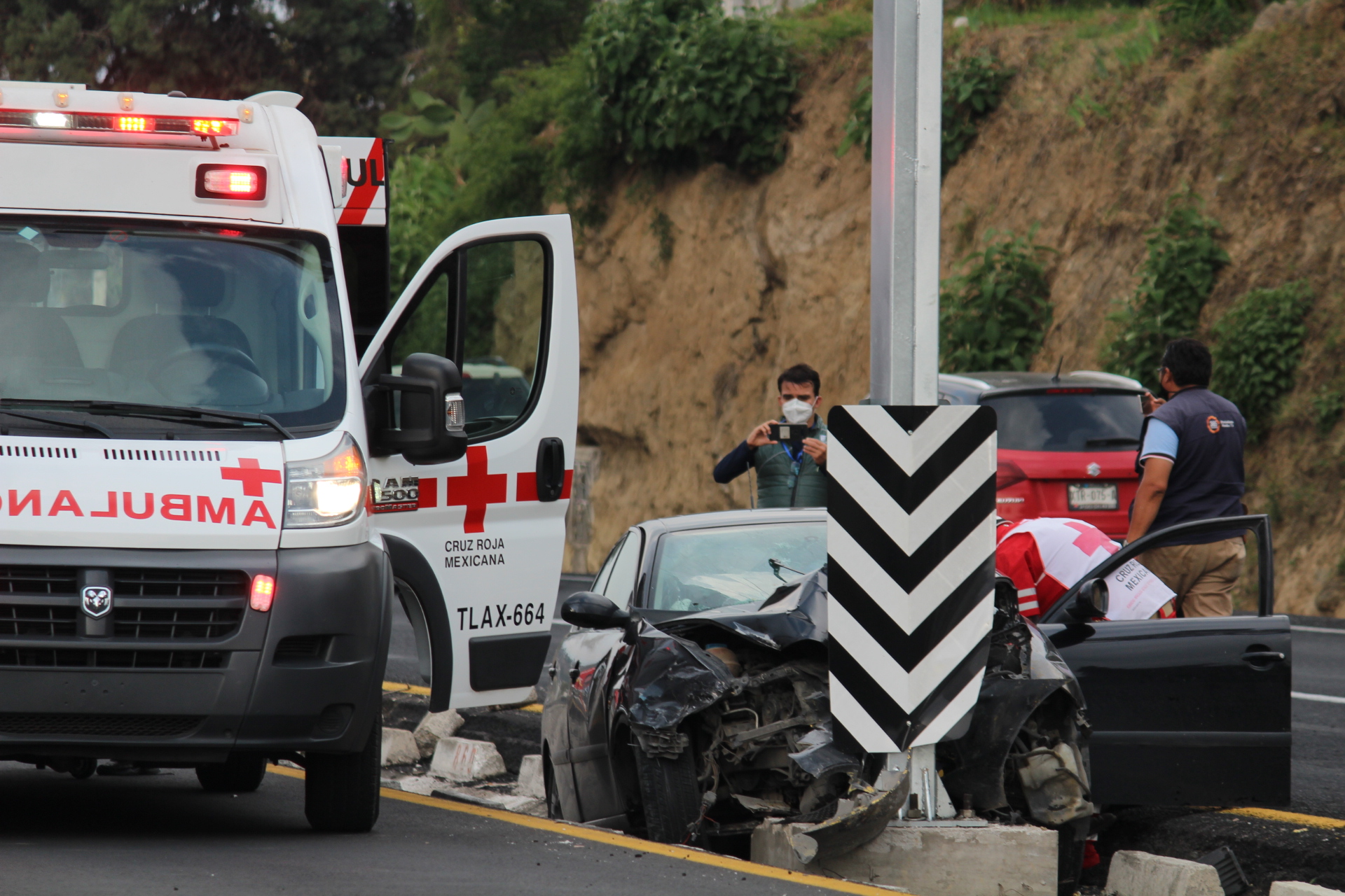 Operativo de seguridad vial en una carretera de Tlaxcala.