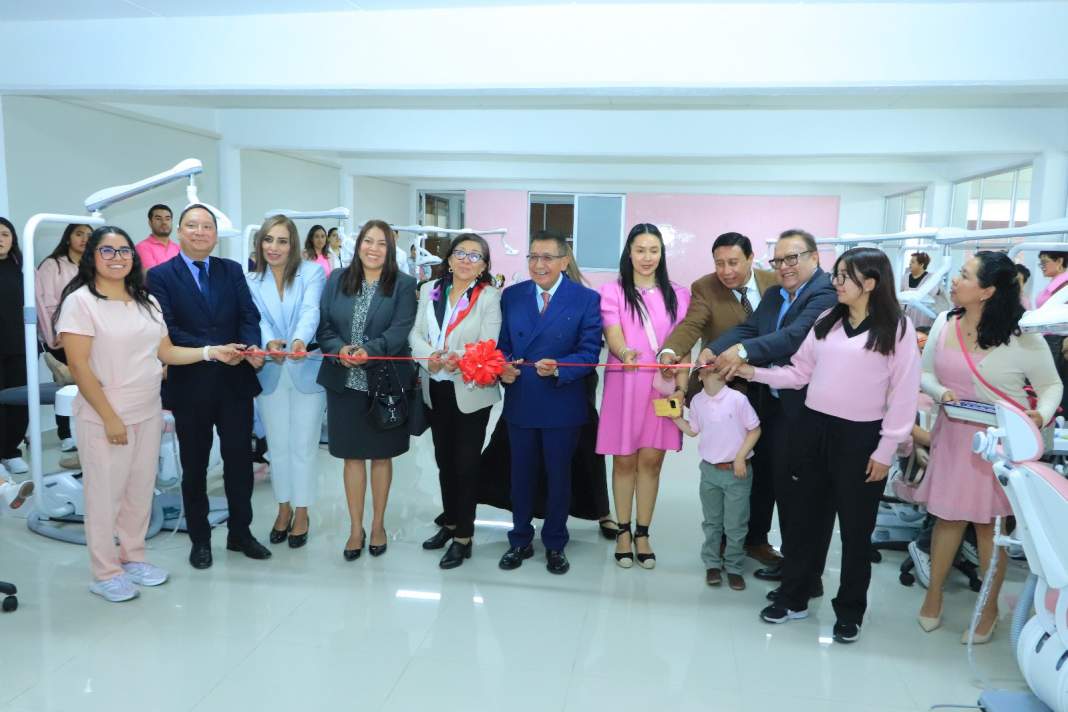 Clínica de Odontopediatría de la UATx con unidades dentales.