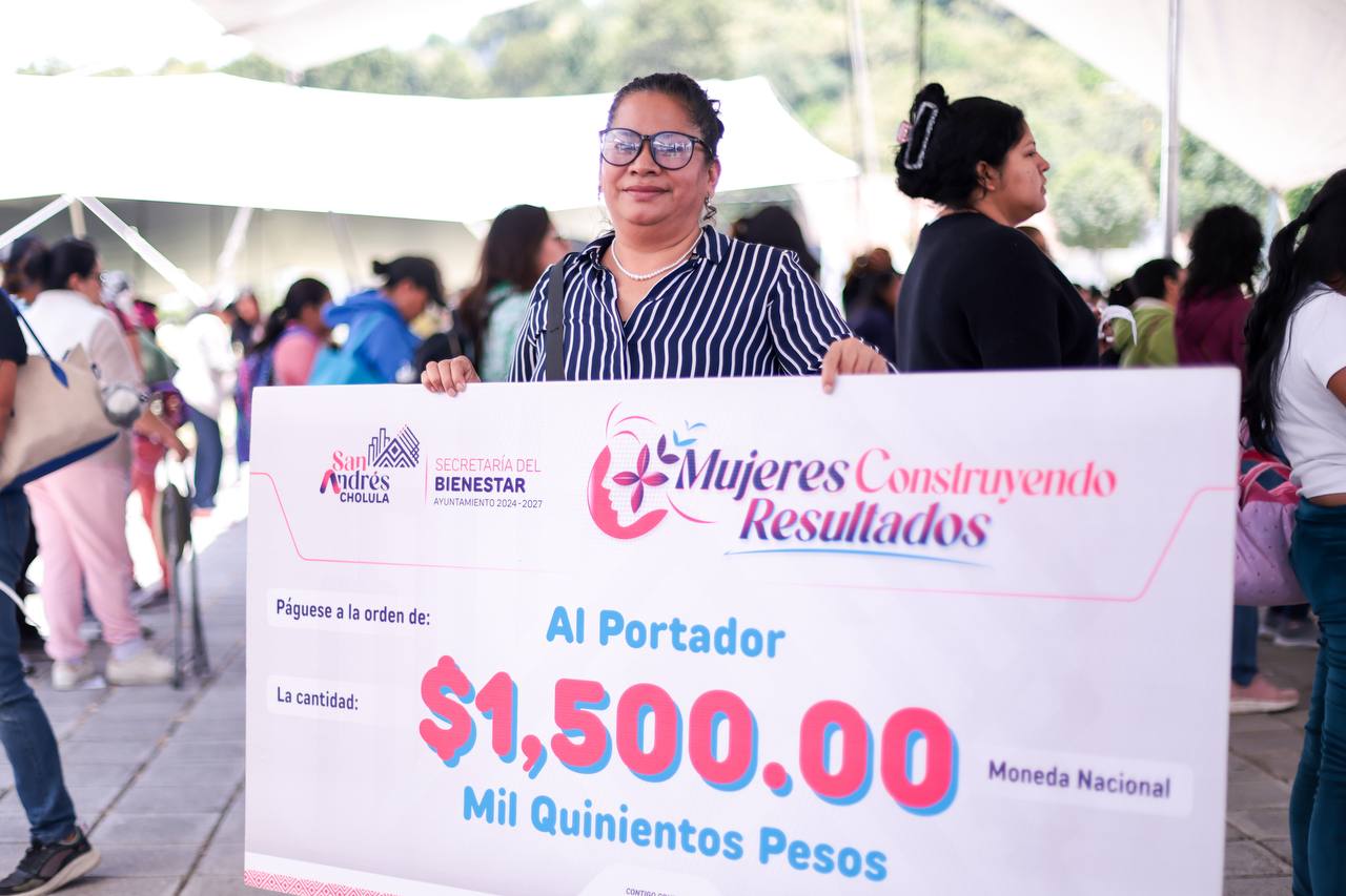 Guadalupe Cuautle entrega apoyos económicos a más de mil 400 mujeres