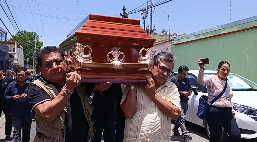 Fiscalía de Oaxaca presenta avances de la investigación por el asesinato de Alejandro Leyva.