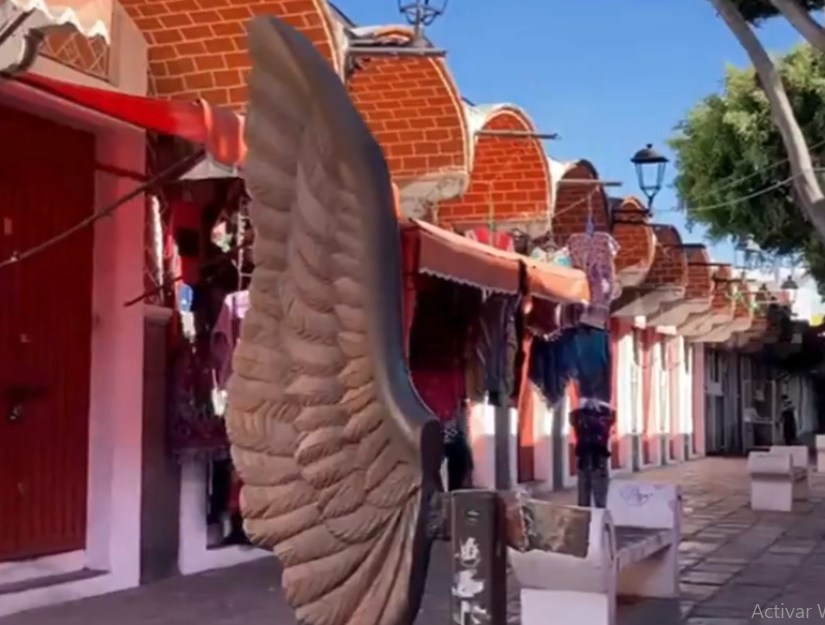 Vandalizan Alas de Puebla en El Parián; una estructura está a punto de colapsar