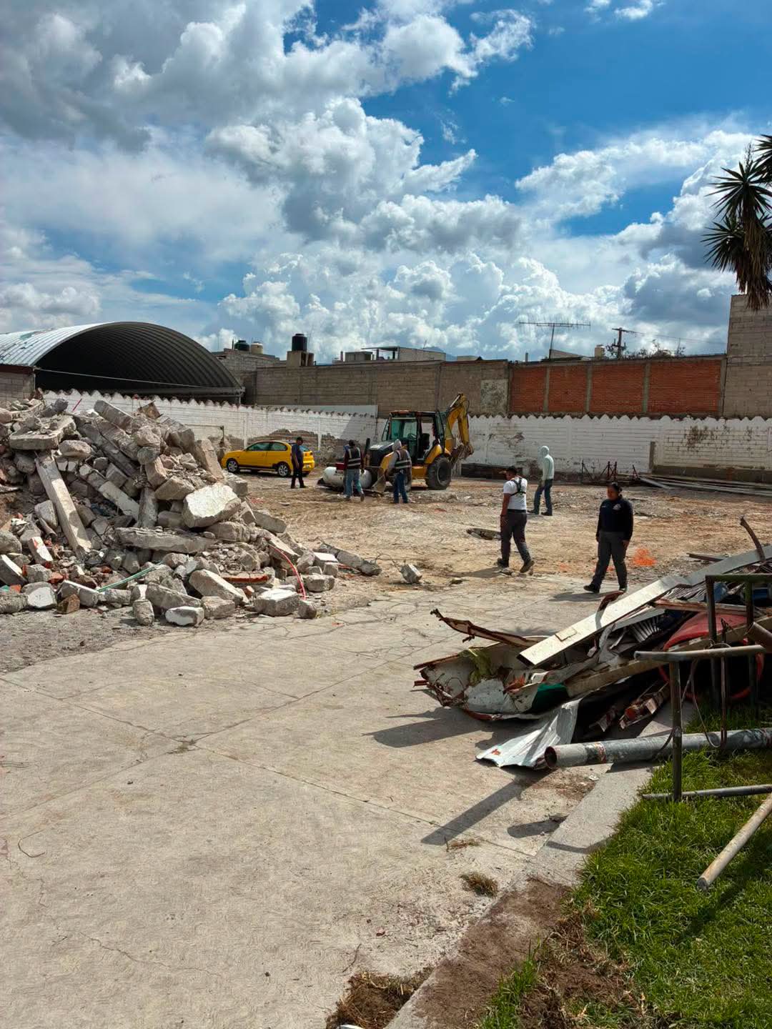 Conttrolan fuga de gas en el Rastro Municipal de Huamantla tras incidente en obras de rehabilitación