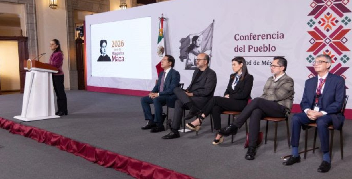 Claudia Sheinbaum durante conferencia sobre educación y tecnología.