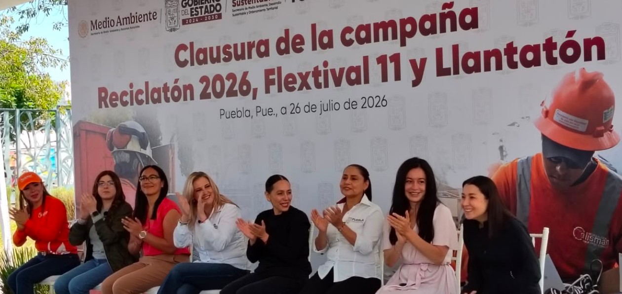 Residuos reciclables y neumáticos recolectados durante campañas ambientales en Puebla.