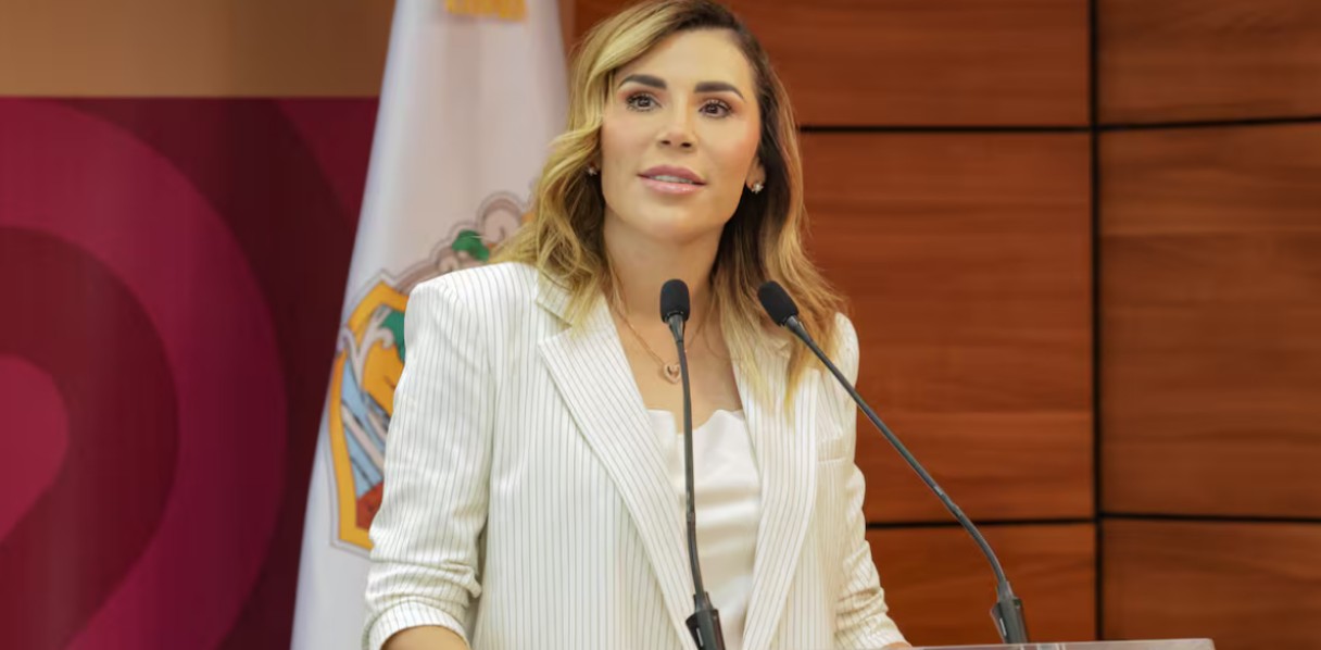 Marina del Pilar durante un evento público en Baja California.