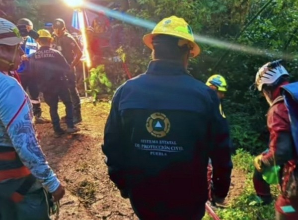 Cuerpos en gruta de Cuetzalan cumplen tres semanas sin ser rescatados