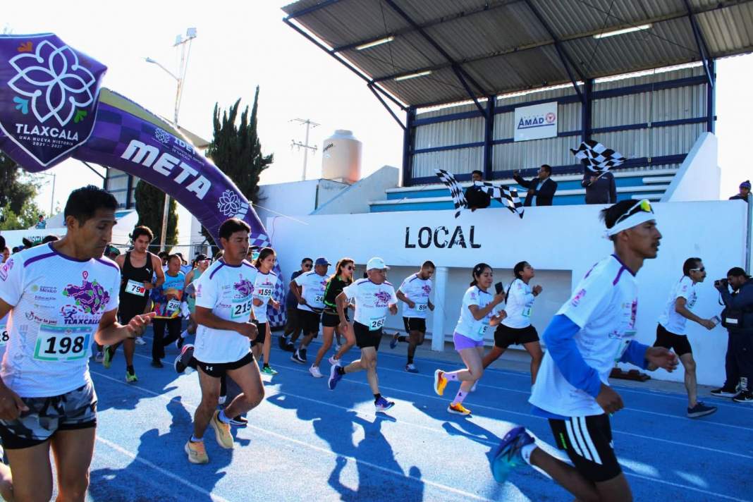 Participantes corriendo durante el Reto Serial Tlaxcallán en Nopalucan.