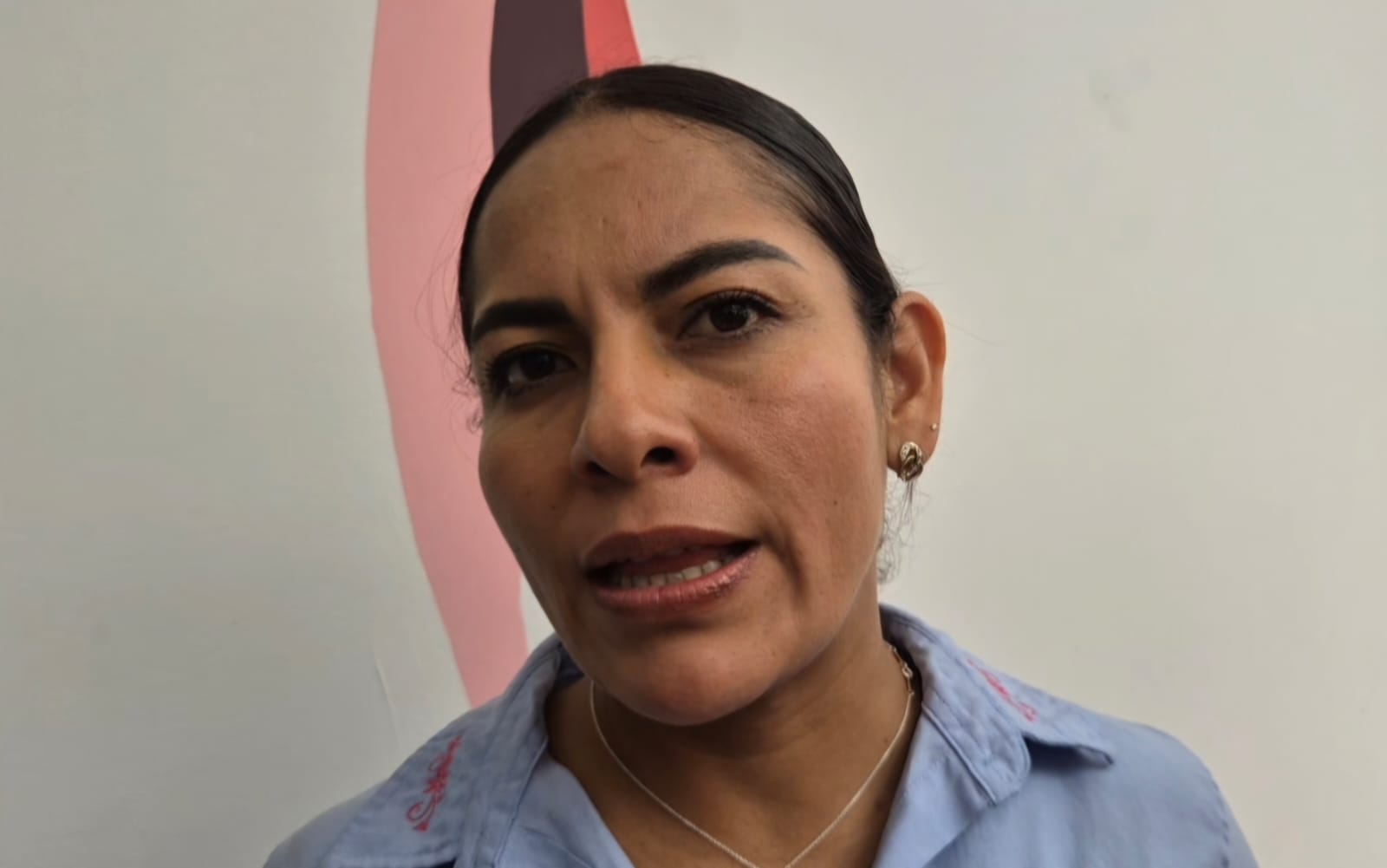 Guadalupe Cuautle espera aval estatal para pavimentar la radial a Cuayantla