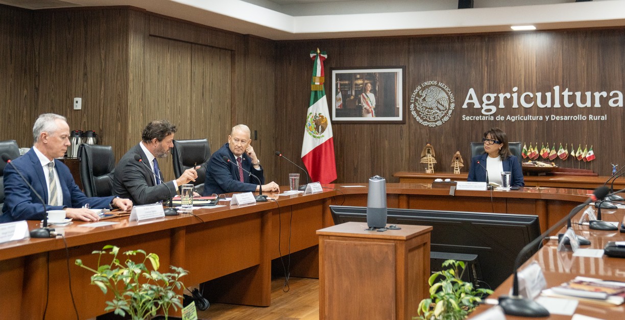Autoridades de México y Estados Unidos durante reunión sobre sanidad ganadera.