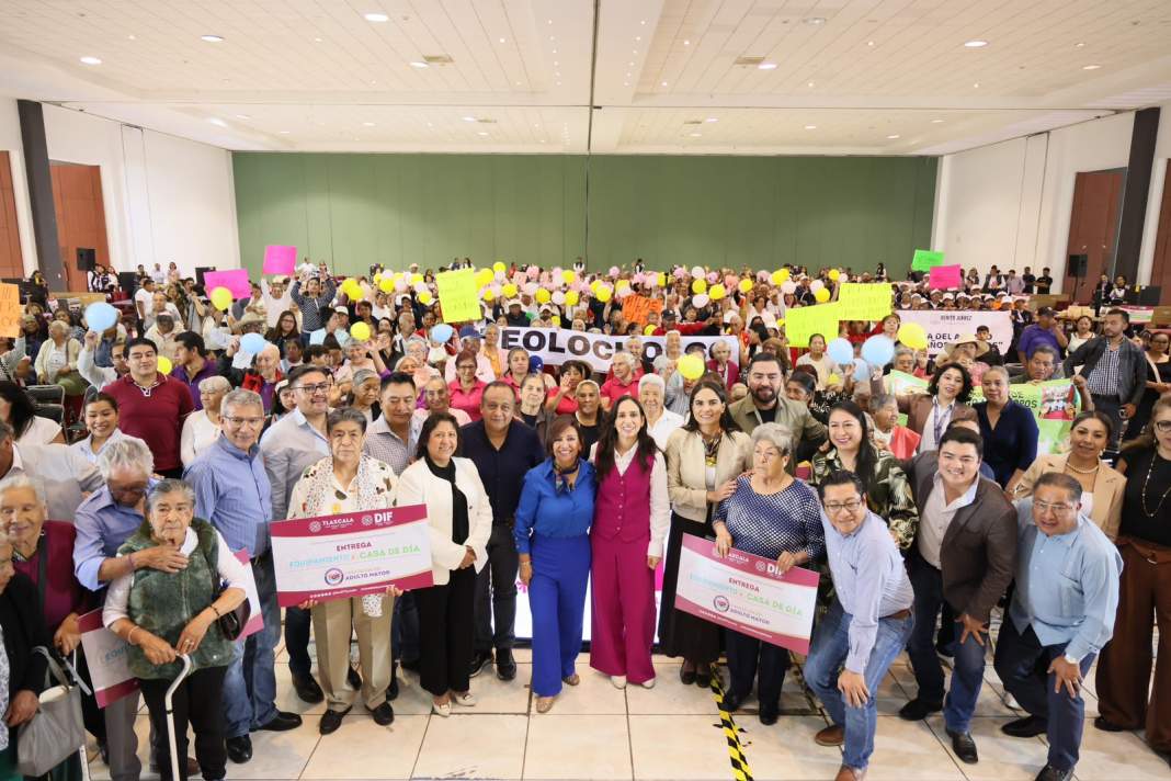 Entrega de equipamiento para Casas de Día de adultos mayores en Tlaxcala.
