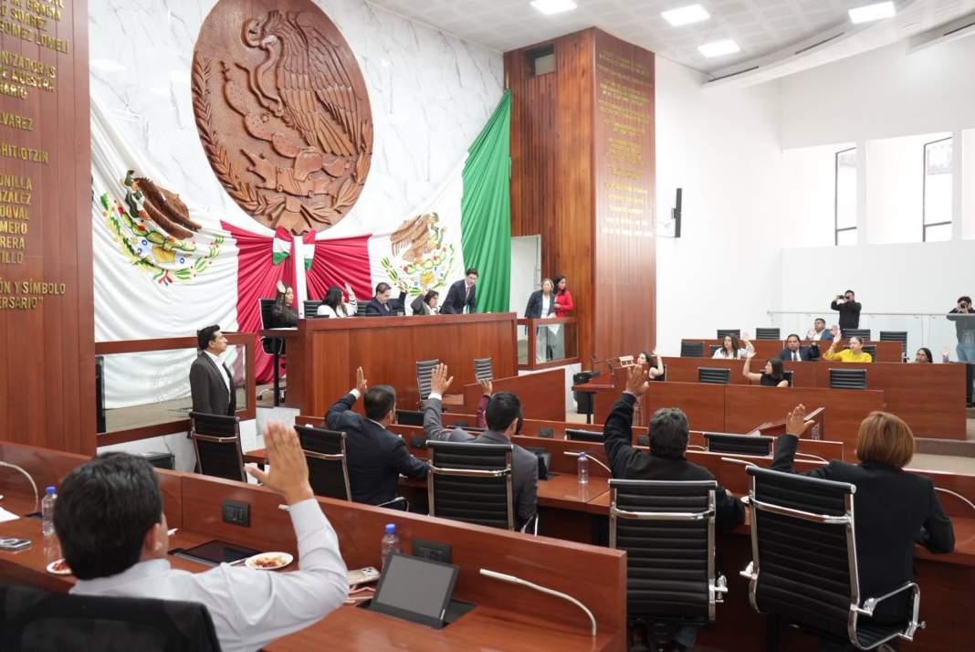 Diputados del Congreso de Tlaxcala durante una sesión extraordinaria.