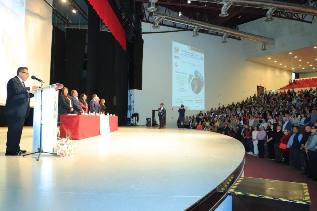 Rector de la UATx durante la Jornada de Formación Docente 2026.
