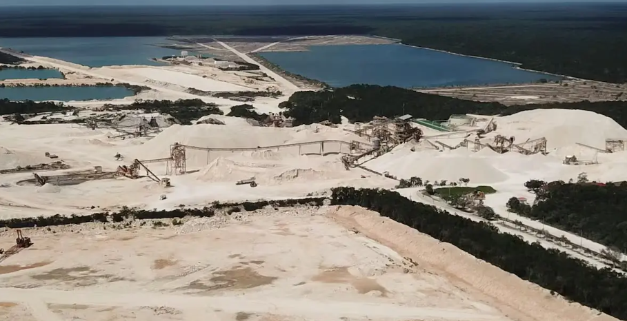 Vista de una mina de Calica en Quintana Roo.
