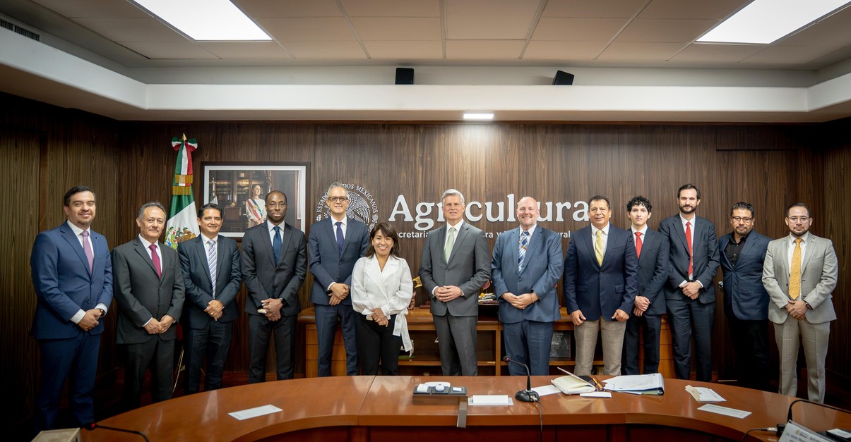 Funcionarios de México y Canadá durante reunión sobre comercio agroalimentario.