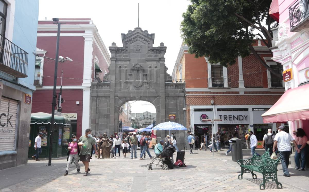 Analizan convertir en peatonal la 6 Oriente para retirar ambulantes y restringir vehículos
