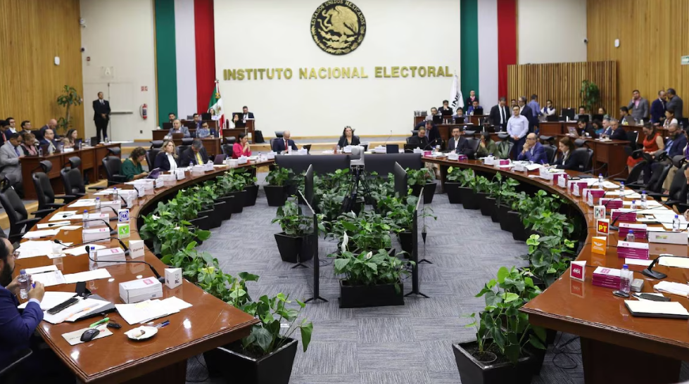 Consejeros del INE durante una sesión del Consejo General.