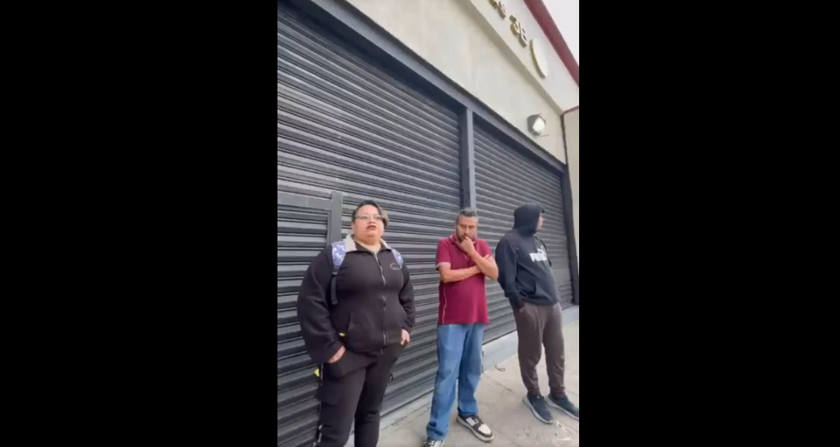 Sucursal de Tiendas 3B cerrada en el Barrio de Santiago.
