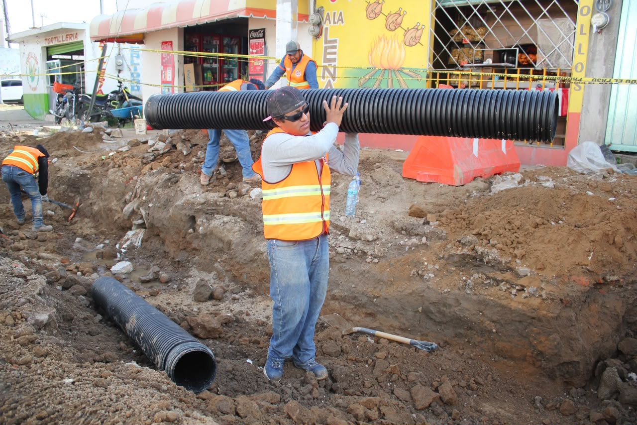 Rehabilitan calle Hombres Ilustres en Romero Vargas; beneficiará a más de 8 mil vecinos