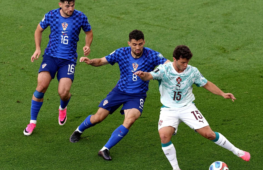 Cristiano Ronaldo celebra con Portugal tras vencer a Croacia.
