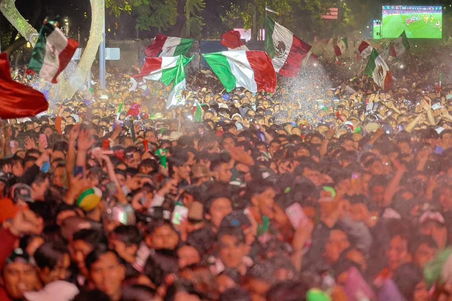 Aficionados reunidos durante los festejos del Mundial 2026 en México.