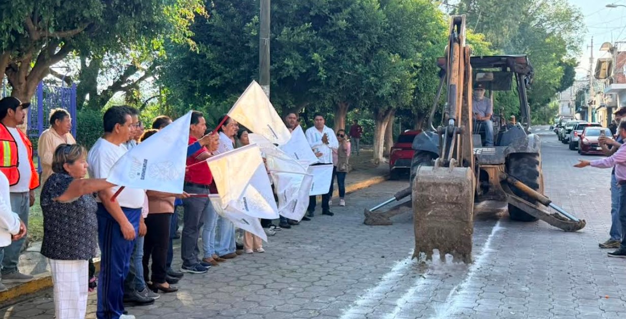 Trabajos de rehabilitación del drenaje sanitario en la colonia Insurgentes de Atlixco