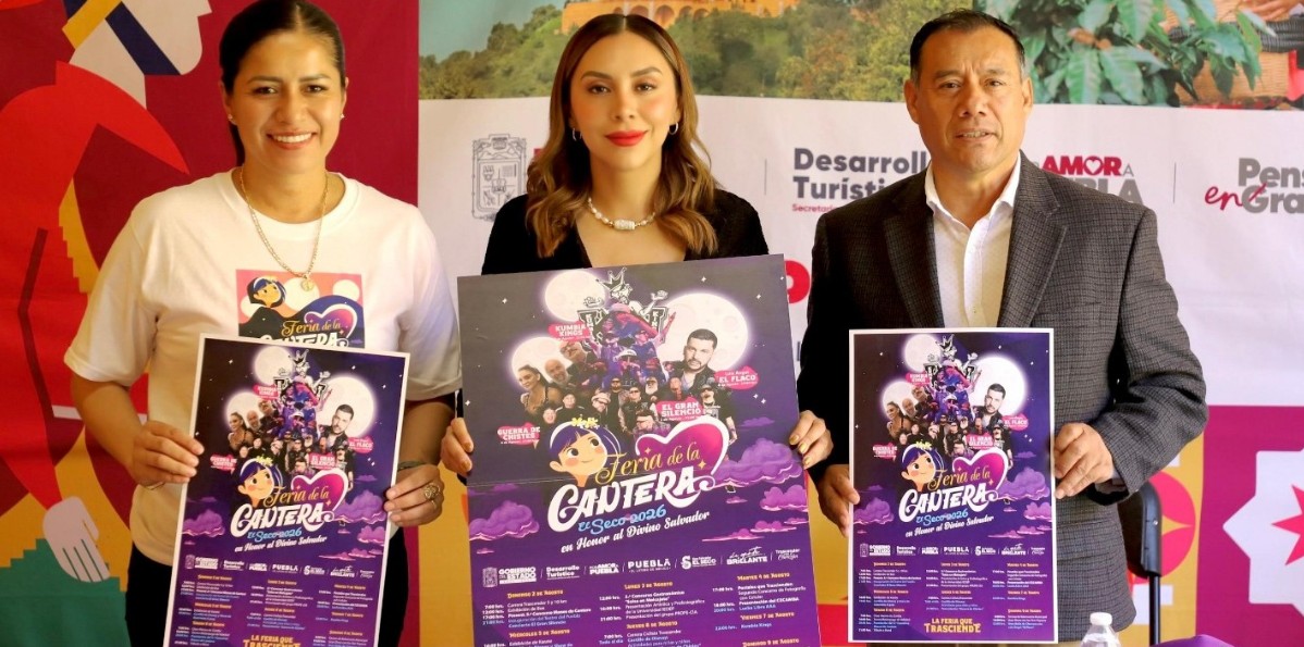 Artesanos exhiben molcajetes y piezas de piedra volcánica en San Salvador El Seco.