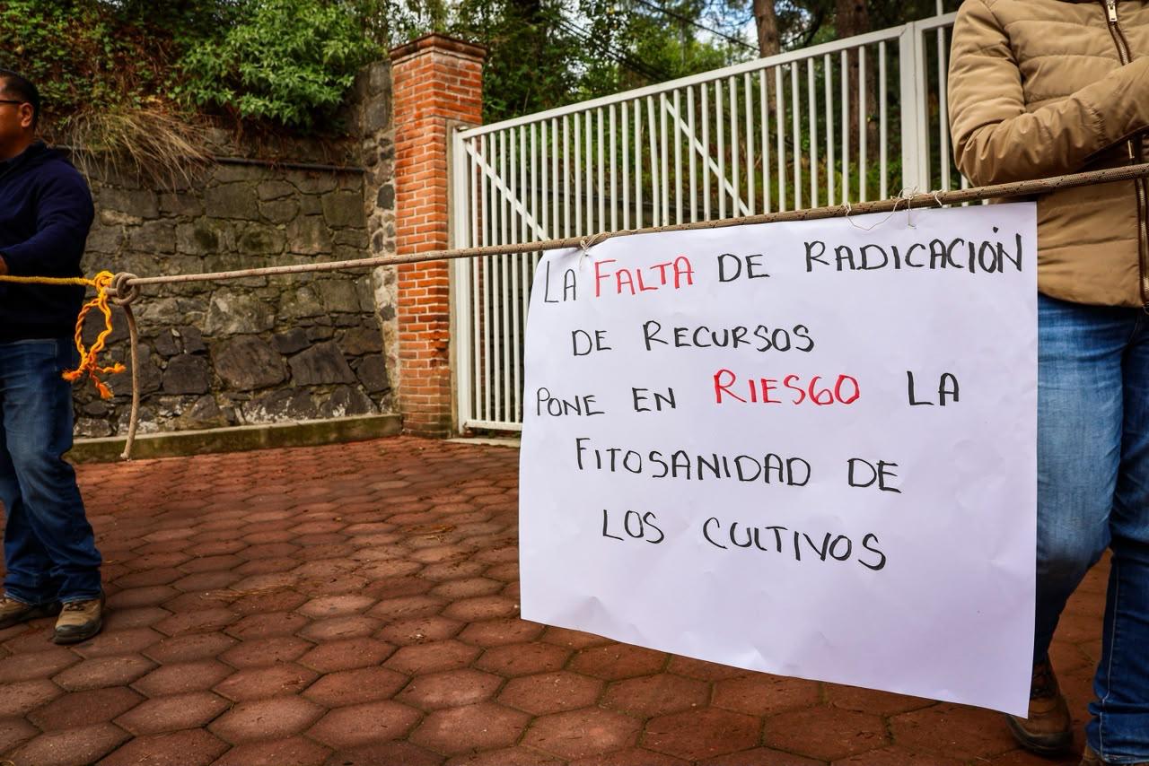 Personal de Cesavetlax durante una protesta frente a la Secretaría de Impulso Agropecuario.