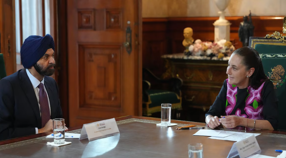 Claudia Sheinbaum y Ajay Banga durante una reunión en Palacio Nacional