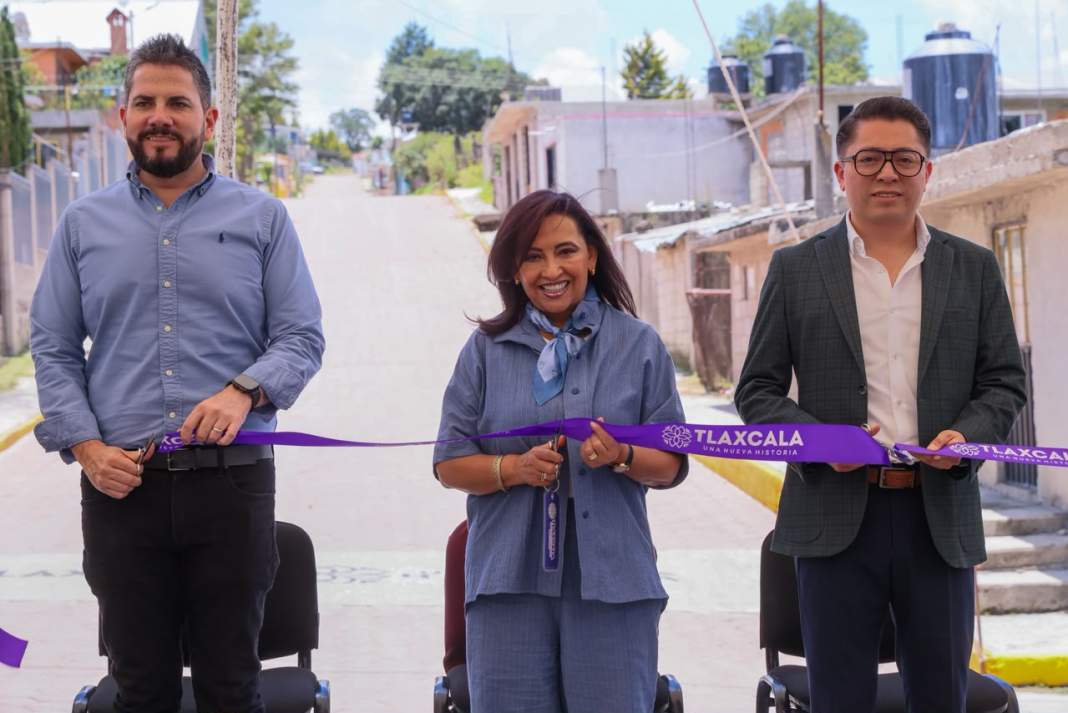 Lorena Cuéllar durante la entrega de obras de infraestructura en Tlaxcala.