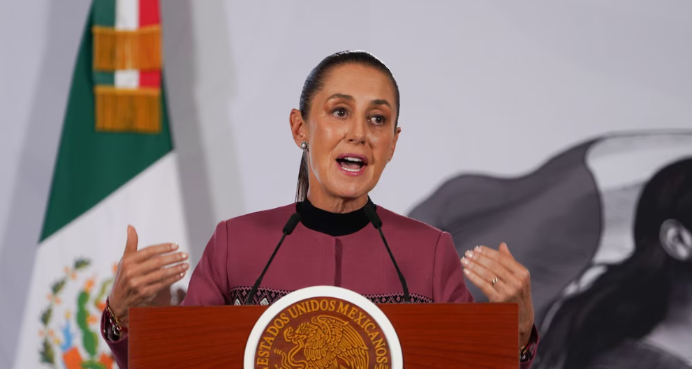 Claudia Sheinbaum durante una conferencia presidencial.