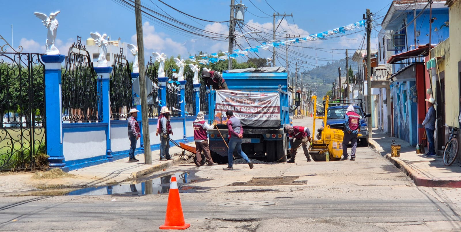 Inicia Tonantzin Fernández rehabilitación de la 13 Poniente tras más de una década de espera en Xixitla