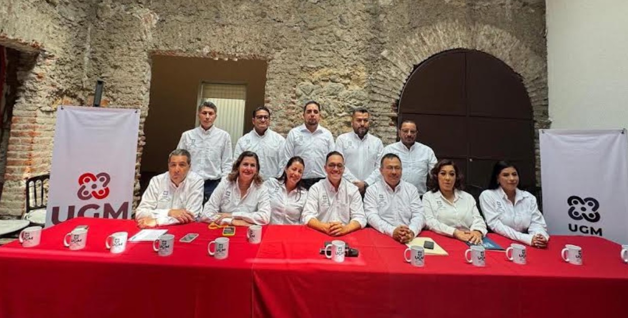 Trabajadores administrativos de Volkswagen durante un anuncio sindical.