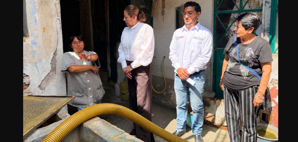 Entrega de agua potable en colonias de Puebla
