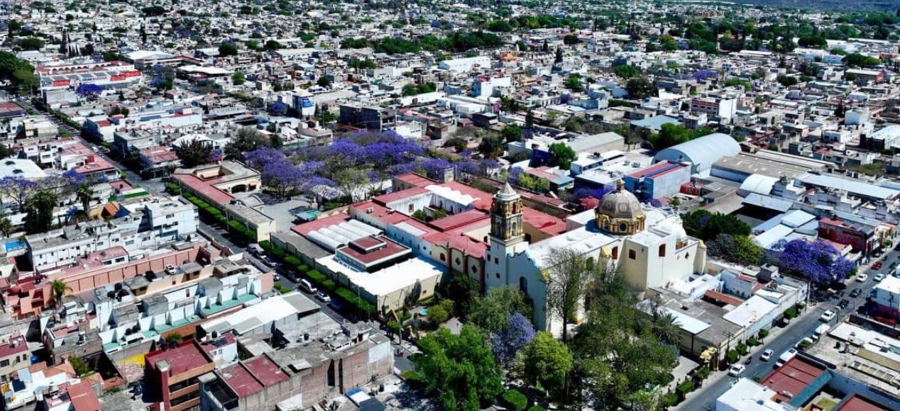 Cielo parcialmente nublado sobre Tehuacán durante el día.